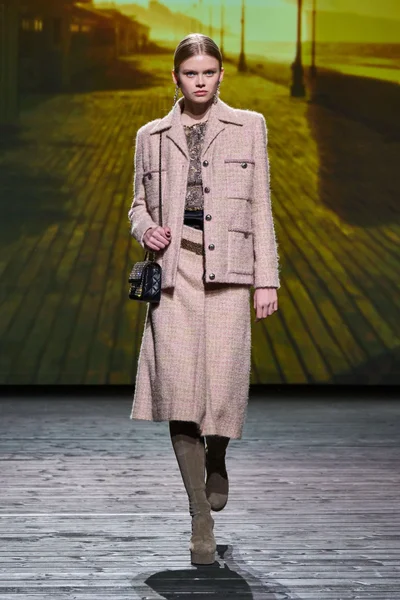 Look 28